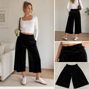 Vintage Y2K Apostrophe Black Velvet Gaucho Culotte Pants Women’s M 8/10
